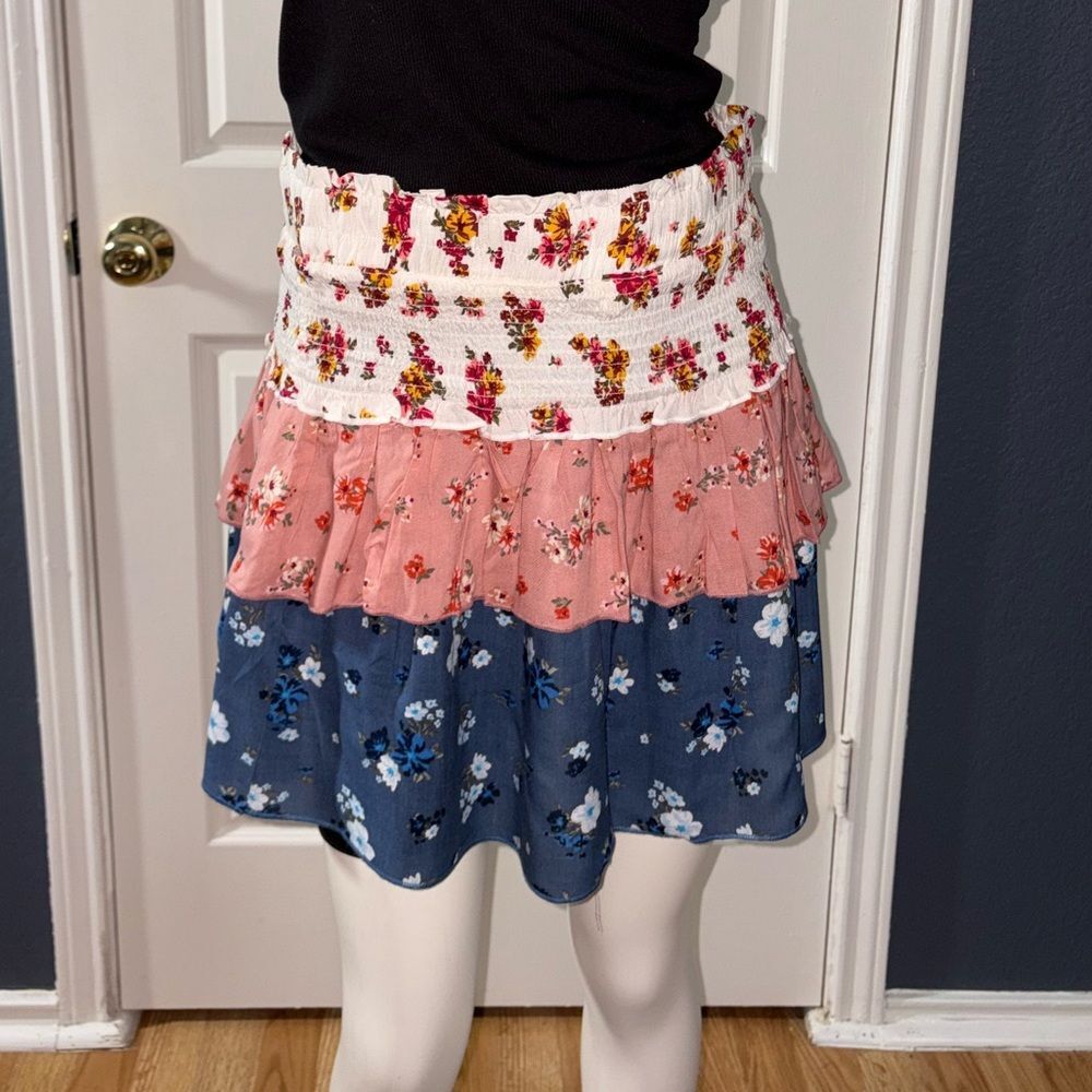 DEREK HEART Juniors' Tiered Print Mini Skirt In Ditsy Floral Size Large NWOT - Picture 3 of 10